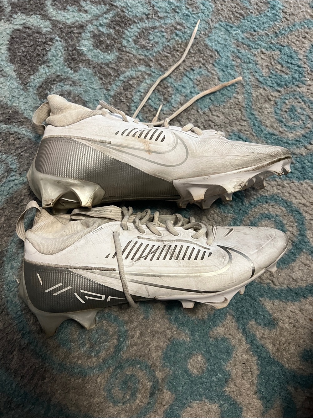 Nike Vapor Men’s Athletic Football Cleats in White and Gray